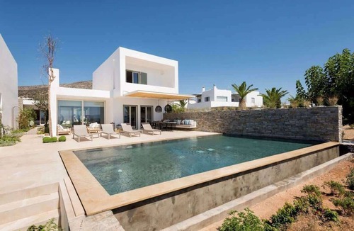 Drios Villa | 4BR Pool Villa Walk to Beach