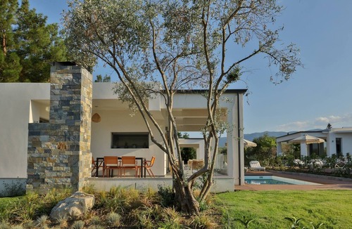 Litochoro Villa | 4RosesVillas - Yellow Rose Villa