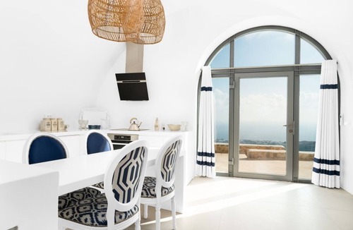 Santorini Villa | 5 bedroom luxury villa with pool and sea views