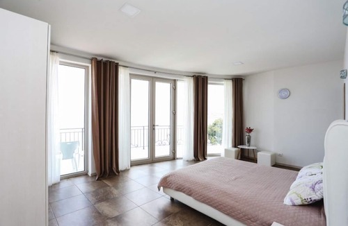 Utjeha Villa | 5 bedroom Villa with private beach and pool