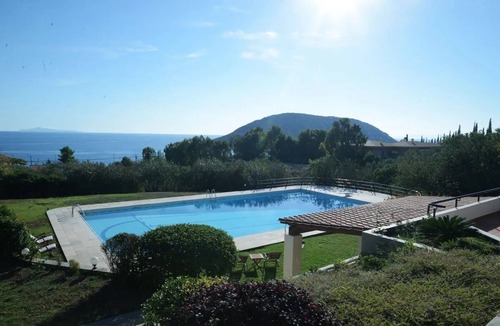 Anavyssos Villa | 5 bedrooms (shared pool with 1 house)