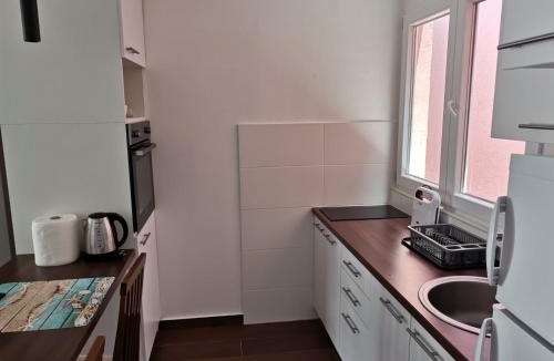 Centar Apartment | 5 Min Walk to Beach Spacious 3BR Flat with Balcony Parking