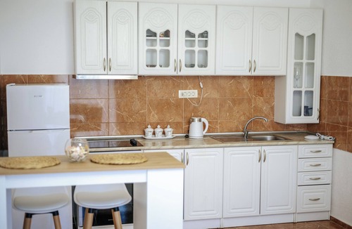 Dobra Voda Apartment | 5 minutes to the beaches and nice restaurants ! Family apartment w/sea view.