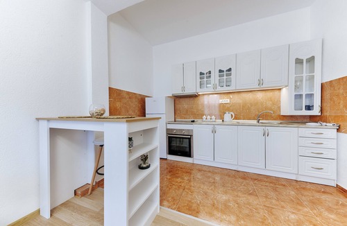 Dobra Voda Apartment | 5 minutes to the beaches and nice restaurants ! Family apartment w/sea view.