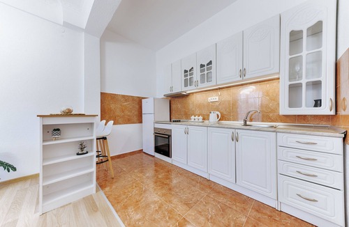 Dobra Voda Apartment | 5 minutes to the beaches and nice restaurants ! Family apartment w/sea view.