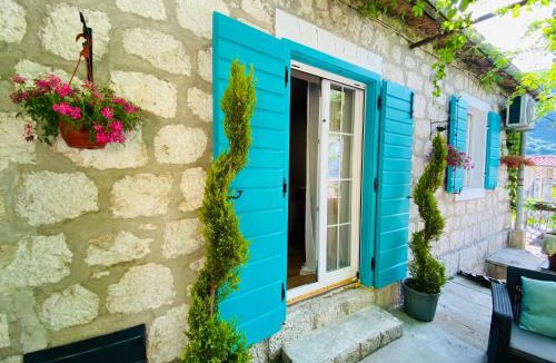Skaljari Apartment | A 100 Years Old Rustic Mediterranean stone house with large terrace
