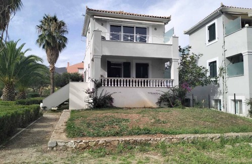 Galaxidi Villa | A 2 level sea-view villa 50 steps from the beach in the famous Galaxidi.