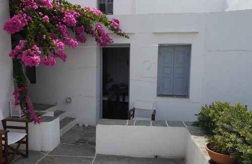 Apollonia Apartment | A Beautiful Little House
