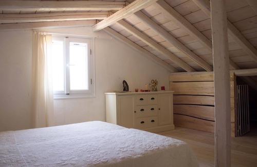 Sithonia House | A cottage hidden in vine and olive grooves