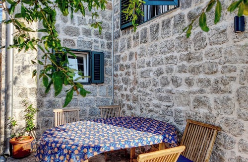 Lustica House | A fantastic four-room house in Luštica, free sunbeds on Mirišta beach.