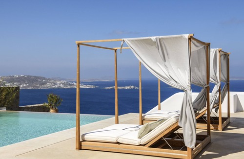 Tourlos Villa | A luxurious retreat, primely located with stunning panoramic view!