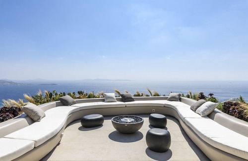Tourlos Villa | A luxurious retreat, primely located with stunning panoramic view!