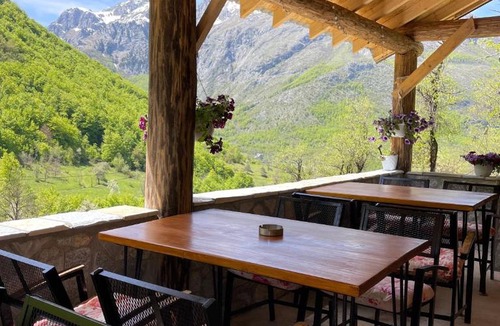 Vusanje House | A&R cottages