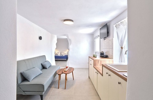 Lefkes Apartment | A small apartment,with equipped kitchen,newly built in the heart of Lefkes Paros