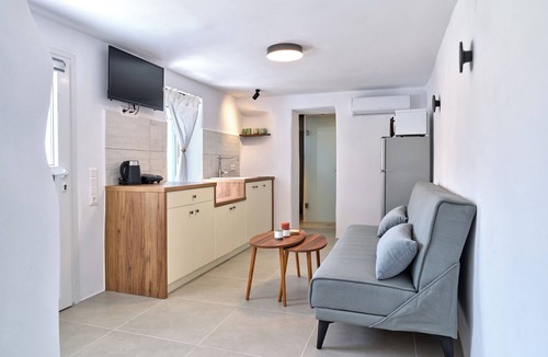 Lefkes Apartment | A small apartment,with equipped kitchen,newly built in the heart of Lefkes Paros