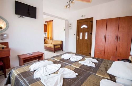Anaxos Apartment | A spacious and bright studio with balcony no123