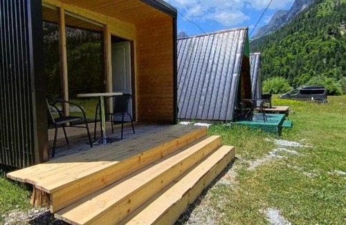 Valbone House | Aarmeli guest house