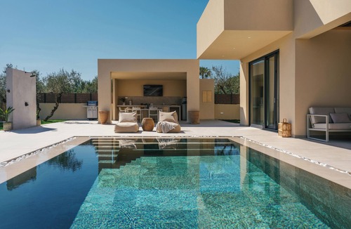 Vanato Villa | Acantha Villa, a Green Escape with Heated Pool