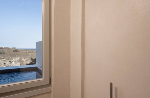 Tholos Hotel | Acanthus Oia-Suites With Private Hot Tub