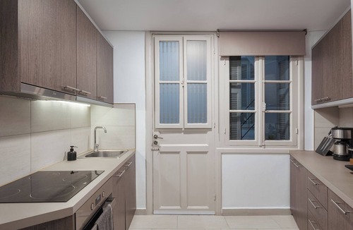 Makrigianni Apartment | Acropolis Elegant Residence | Syggroy Av.12. Athens 11742, Bill & John Apartments & Villas