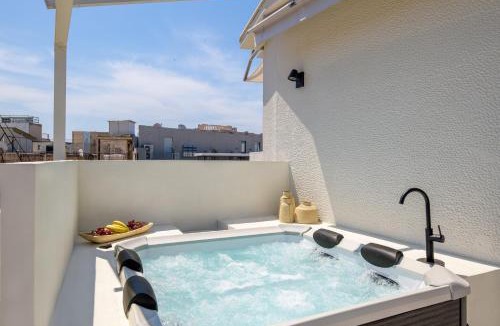 Monastiraki Apartment | Acropolis Retreat with 2 Private Plunge Pools