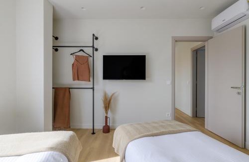Monastiraki Apartment | Acropolis Retreat with 2 Private Plunge Pools