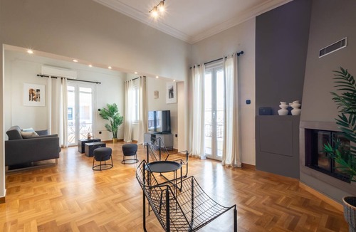 Koukaki Apartment | Acropolis View 3-bdrm With Rooftop Garden Jacuzzi