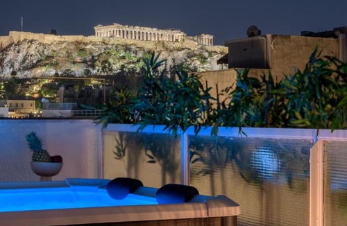 Monastiraki Apartment | Acropolis View Plunge Pool Loft