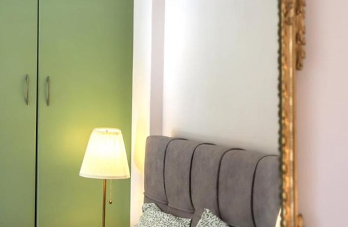 Exarhia Apartment | Adorable Jacuzzi flat in the most alive Athens!