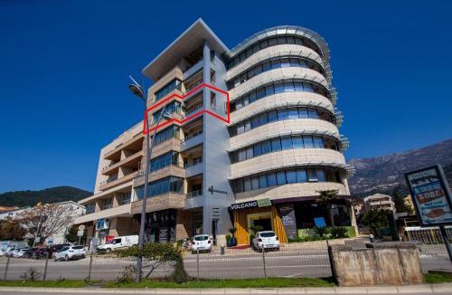 Maini Apartment | Adriatic Gem with Sea View Terrace