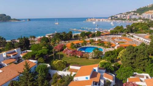 Maini Apartment | Adriatic Gem with Sea View Terrace