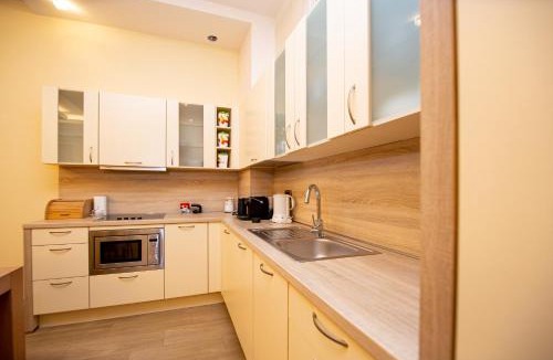 Maini Apartment | Adriatic Gem with Sea View Terrace