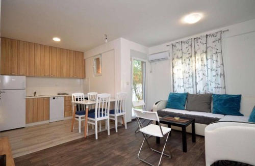 Mrcevac Apartment | Adriatic Haven – Cozy Tivat Apartment with a Terrace - One Bedroom Apartment