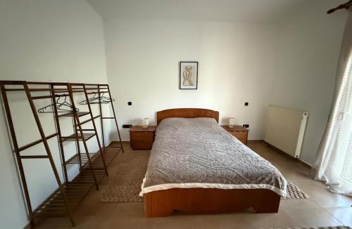 Doxato Villa | Aeolus Residences - Cozy Family House with Yard