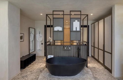 Ornos Hotel | Aeonic Suites and Spa
