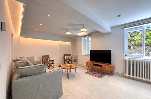 Mytilene Apartment | Aetoma suite