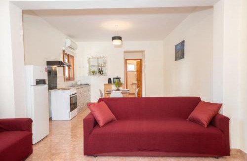 Svoronata Apartment | Afroditi Holiday Home - Yellow Apartment