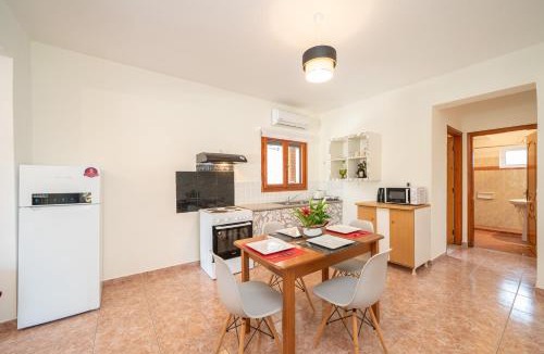 Svoronata Apartment | Afroditi Holiday Home - Yellow Apartment