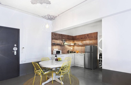 Omonia Apartment | Ag.Konstantinou 7os · Centrally Athenian Apartment