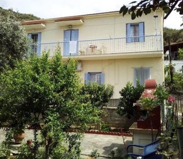 Trikeri Apartment | Aglaia's traditional house
