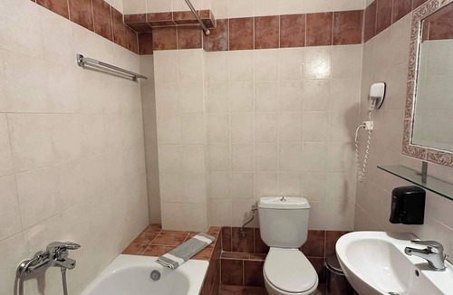 Xanthi Bed & Breakfast | Agriani Hotel – Triple with Pool & Mountain Views