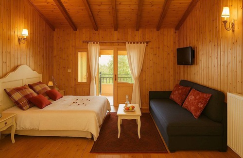Tsivlos Apartment | Aithra Luxury Suites, Superior Lakeview Suite