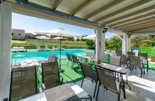Agios Georgios Pagon Apartment | Akis Villa Studios & Apartment with Pool by Hotelius