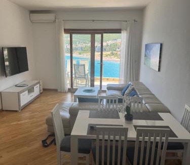 Rafajlovici Apartment | Alex Lux sea view apartment 1