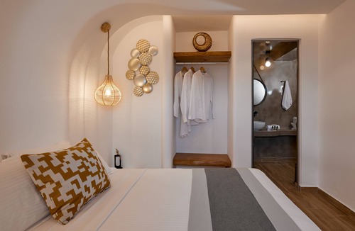 Oia House | Allure Breeze Suites
