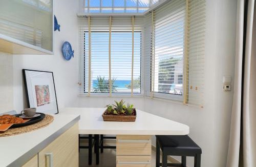 Chrisi Ammoudia Apartment | Almia Suite
