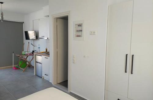 Elafonisos Apartment | Almiriki- Ground Floor Seafront Studio