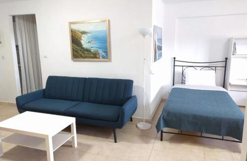 Paralia Ofryniou Apartment | Almond Apartments Ground Floor Apt