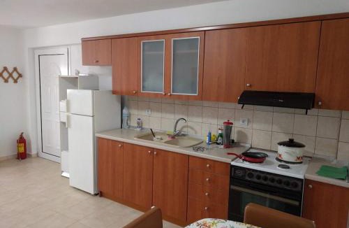 Paralia Ofryniou Apartment | Almond Apartments Ground Floor Apt