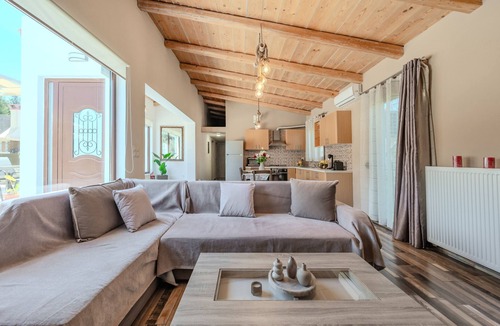 Monopari Villa | Altura Villa,Private Pool , one storey , for Up to 7 geusts